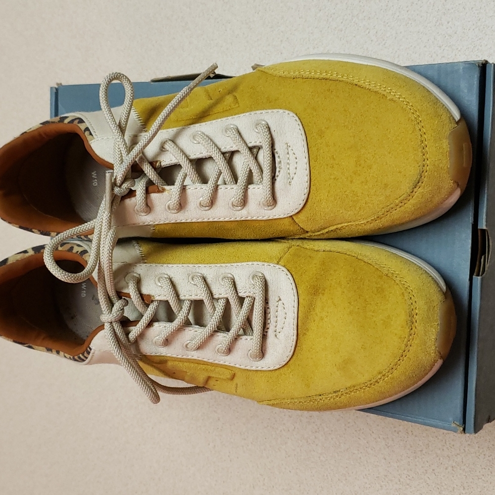 FLASH SALE!!  Toms Arroyo Butternut Suede/animal and tan canvas sneakers 10m